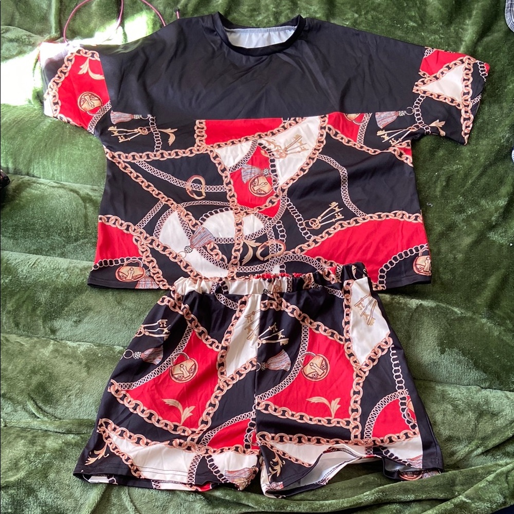 Black and Red Chain Print Shirt and Shorts Set ⭐️⭐️⭐️